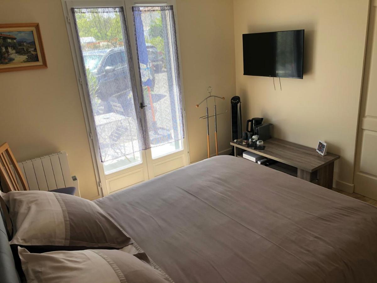 Bed and Breakfast La Pepiniere Saint-Sulpice-et-Cameyrac Екстер'єр фото